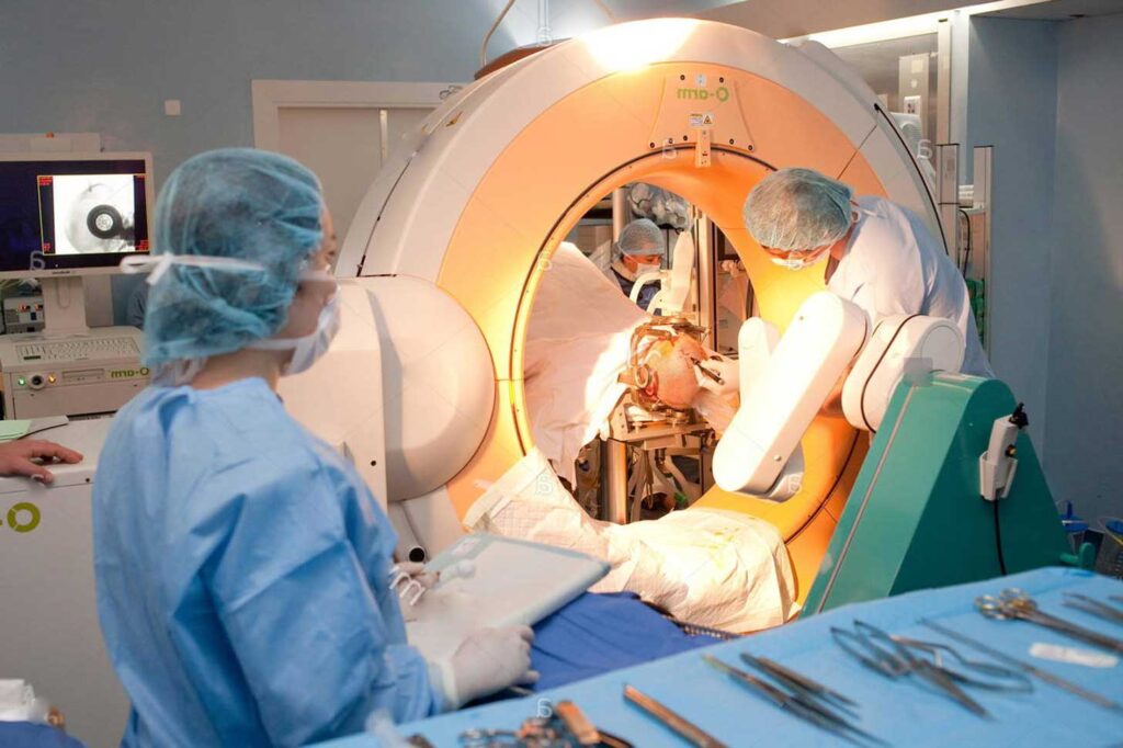 Parkinson hastalarında kalp pili implantasyonu sırasında BT görüntüleme