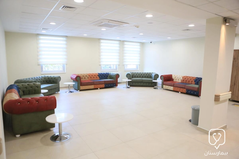  Bursa Yüksek İhtisas Eğitim ve Araştırma Hastanesi'nde bekleme salonu
