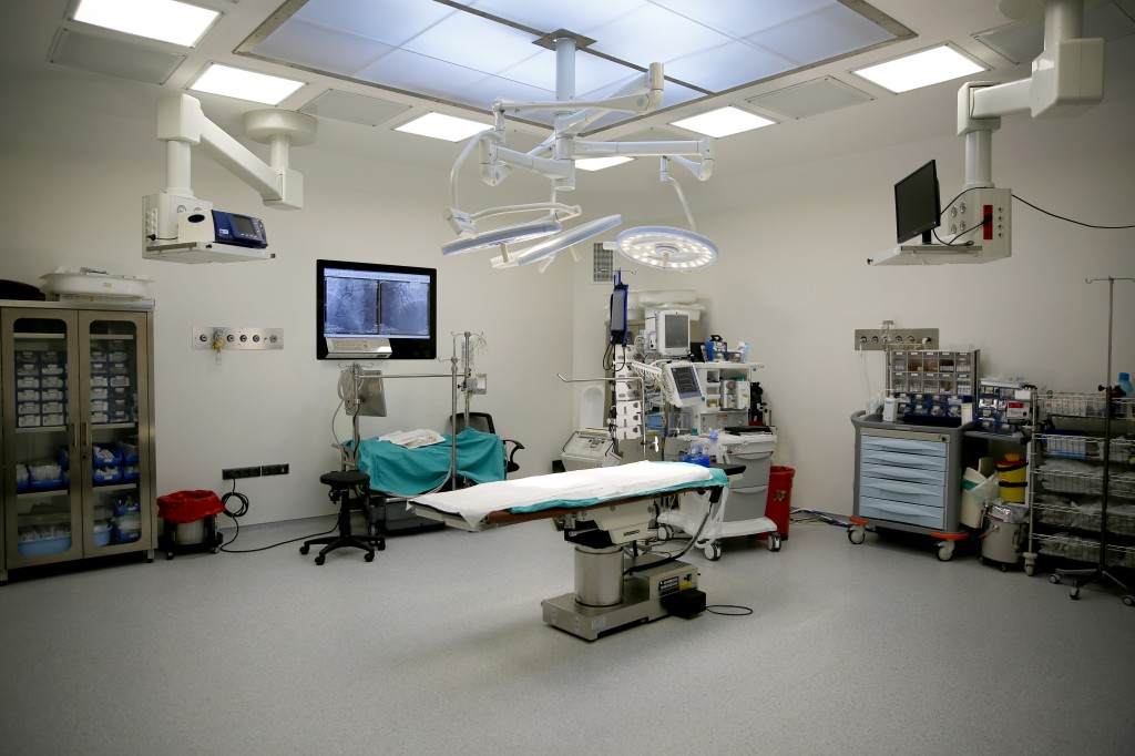 غرف العمليات في مستشفى مديسين