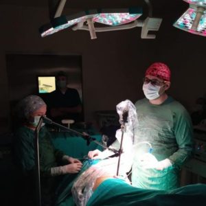 Dr. Celal Bogra Sezan in the operating room is a thoracic surgeon in Istanbul